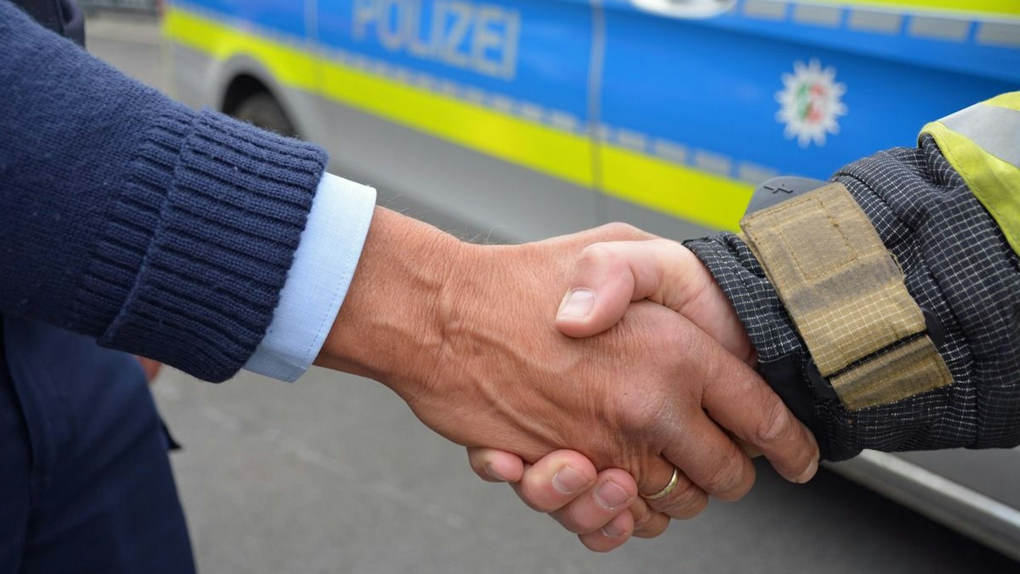 Eine brennende Gartenlaube in Langenfeld.