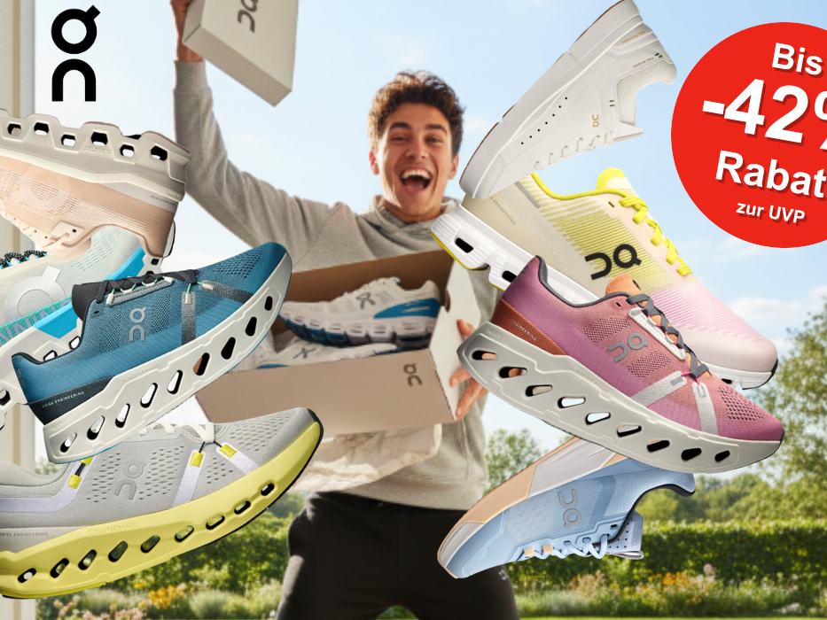 Auf dem KI generierten Hintergrundbild ist ein Mann zu sehen, der seinen Schuhkarton mit On Sneaker offen hat und den Deckel freudig in die Luft reißt. Auf dem Bild sind diverse On Running Sneaker zu sehen, die derzeit reduziert sind.