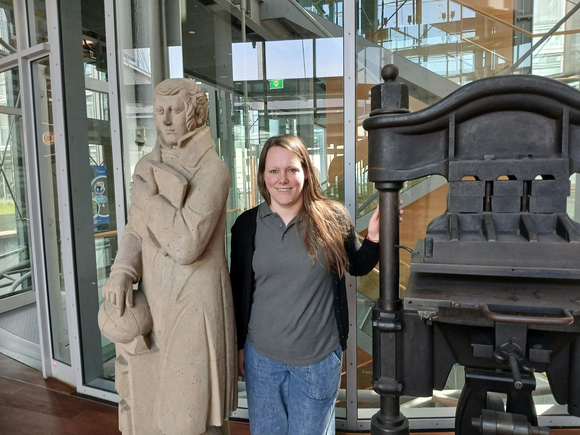 Juliane Pilster bei ihrem Besuch im Neven DuMont-Haus.