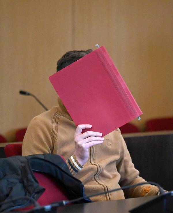 Mutter und Baby getötet – Prozess gegen Vater beginnt