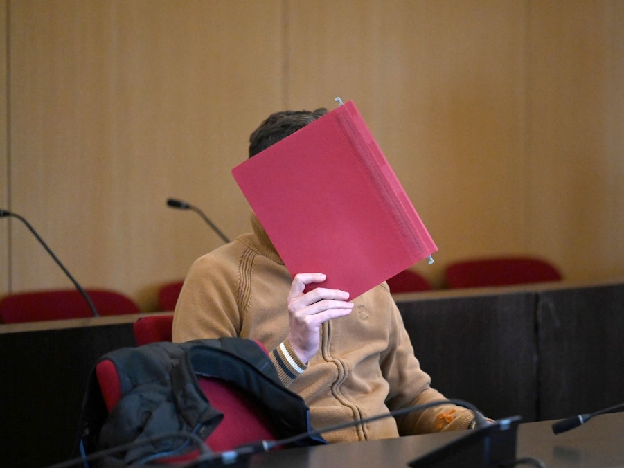 Mutter und Baby getötet – Prozess gegen Vater beginnt