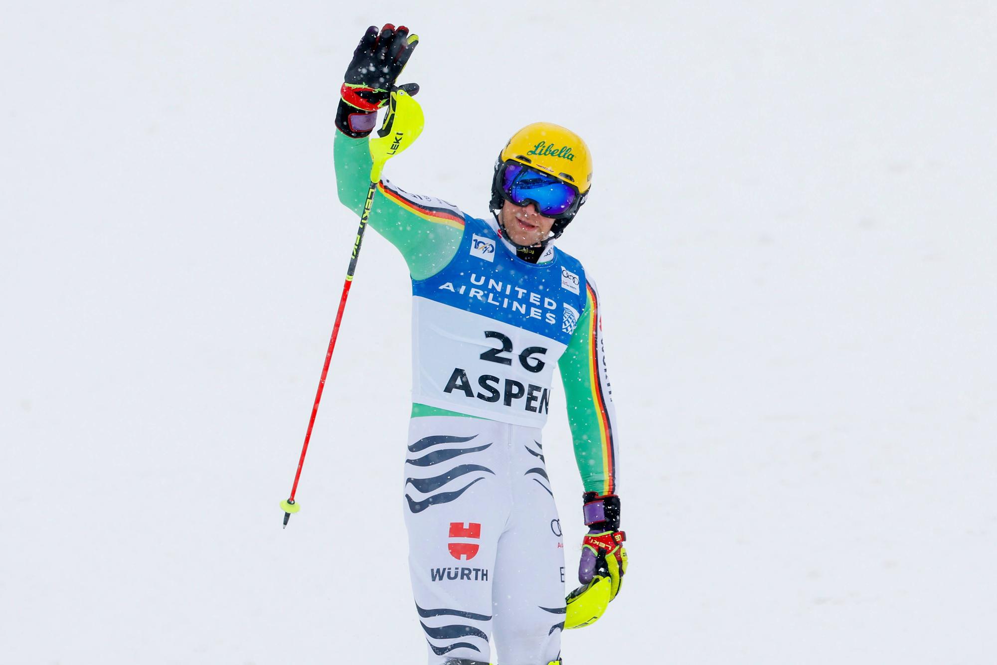 Sebastian Holzmann winkt.