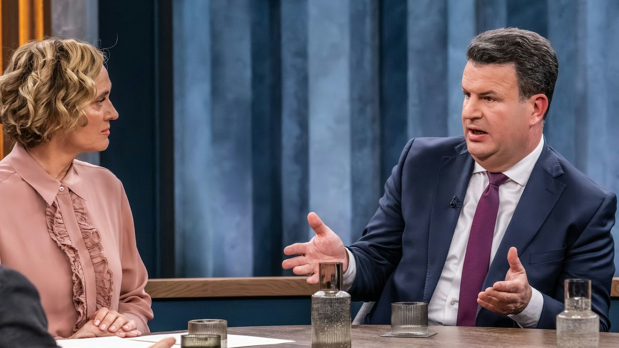 Hubertus Heil forderte in Bezug auf den Iran-Krieg: „Die Waffen müssen schweigen.“ (Bild: ARD / Claudius Pflug)