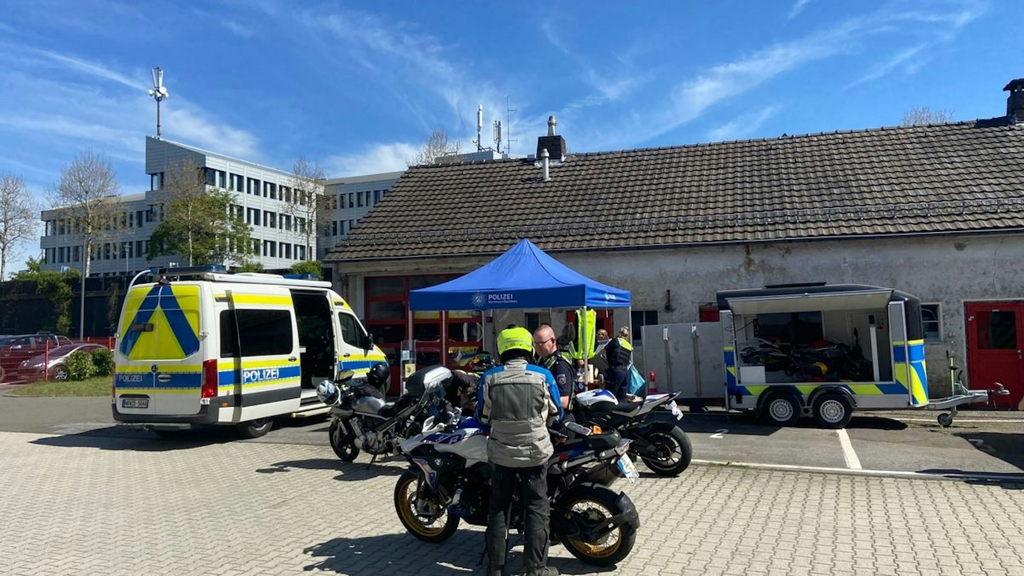 Polizeikontrolle 'Kaffee und Knöllchen' in Wermelskirchen.