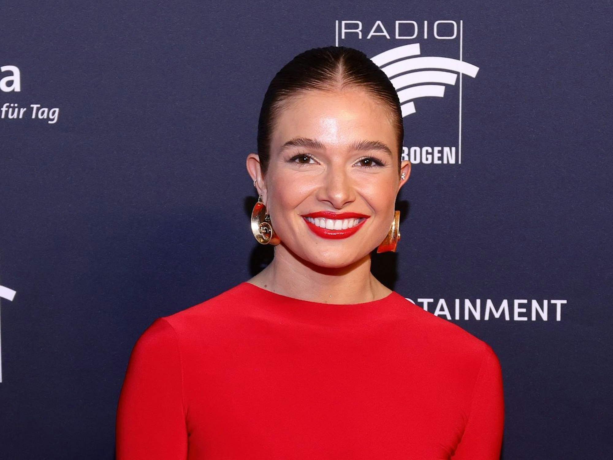 „Ich war das Bauernkind, dann noch von der Waldorfschule“, erinnerte sich Moderatorin Lola Weippert an ihre Schulzeit. (Bild: 2024 Getty Images/Joshua Sammer)