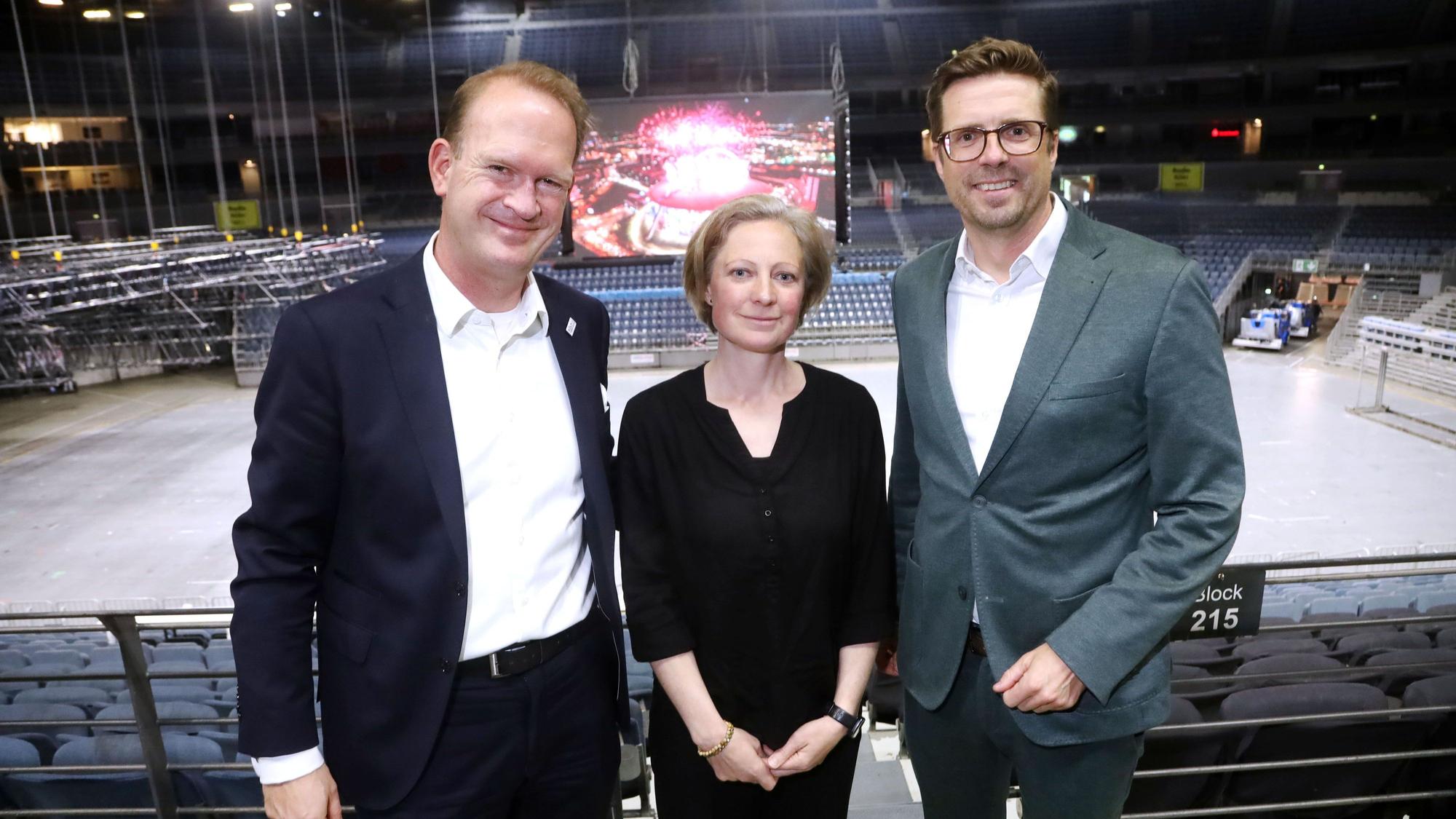 Stefan Löcher (v.l.) Dr. Inga Oelrichs und Wirtschaftsdezernent Andree Haack präsentierten die Ergebnisse der Studie.