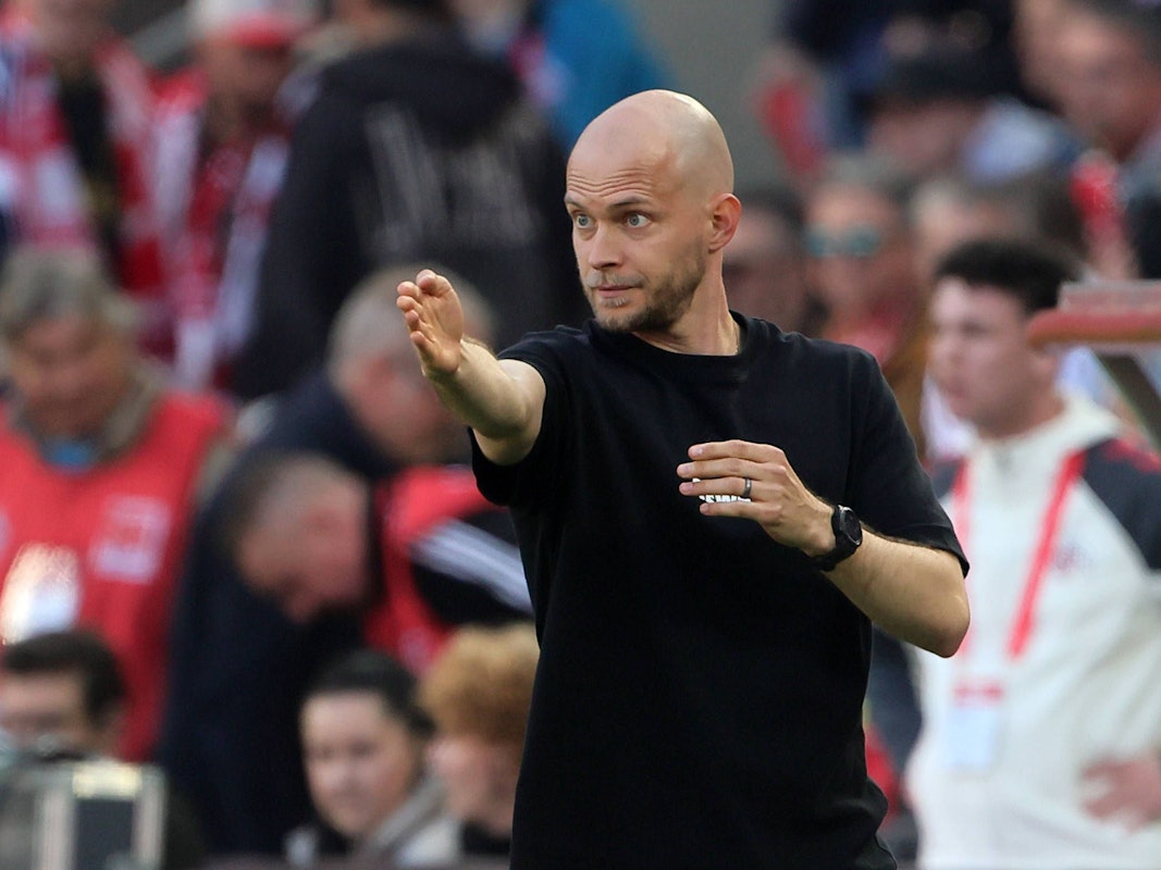 René Wagner gestikuliert bei einem Spiel des 1. FC Köln.