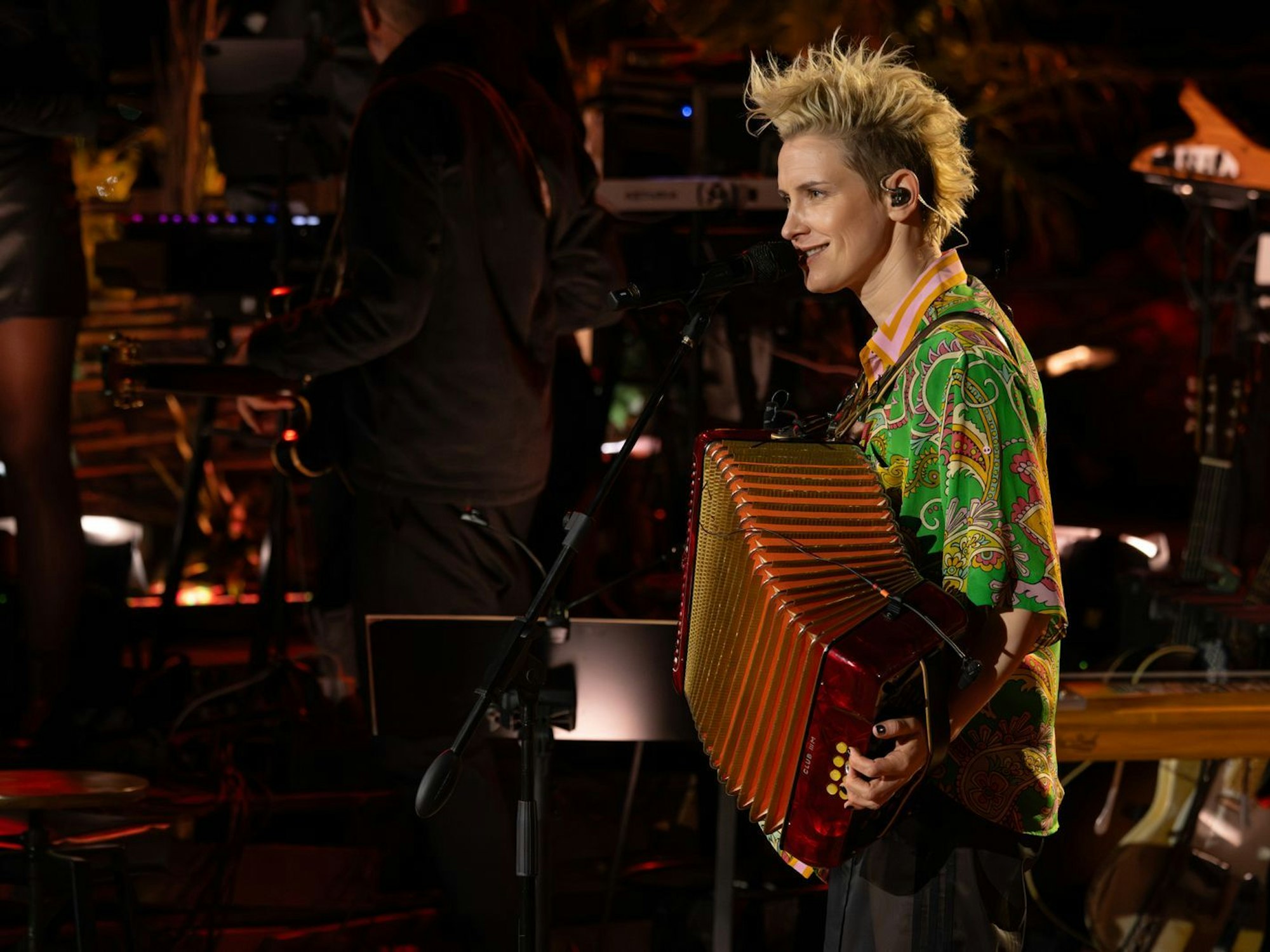 Überraschung von Deine Cousine: Sie brachte das Schifferklavier ihres Großvaters mit. (Bild: RTL / Markus Hertrich)