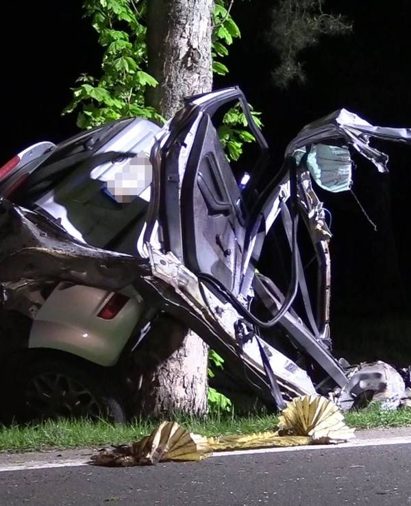 Junge Autofahrerin stirbt bei Unfall