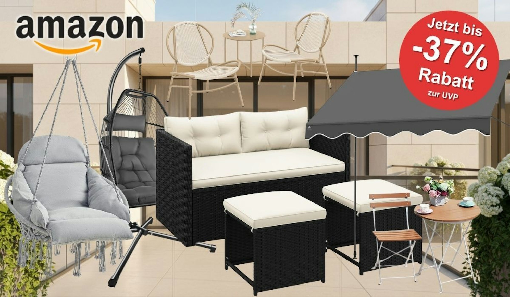 Collage verschiedener Balkonmöbel im Amazon Sale – darunter ein schwarzes Polyrattan-Lounge-Set mit cremefarbenen Kissen, ein grauer Hängesessel, ein beiges Bistro-Set mit zwei Stühlen und Tisch sowie ein Klapptisch mit Stuhl und Markise, mit rotem Sale-Button „Jetzt bis -37 % Rabatt zur UVP" und Amazon-Logo.