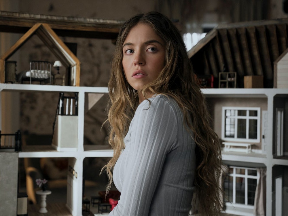 Sydney Sweeney produzierte zuletzt viele Schlagzeilen, mit „The Housemaid - Wenn sie wüsste“ will sie mal wieder als Schauspielerin von sich reden machen.
(Bild: Leonine Studios/Daniel McFadden/Lionsgate)