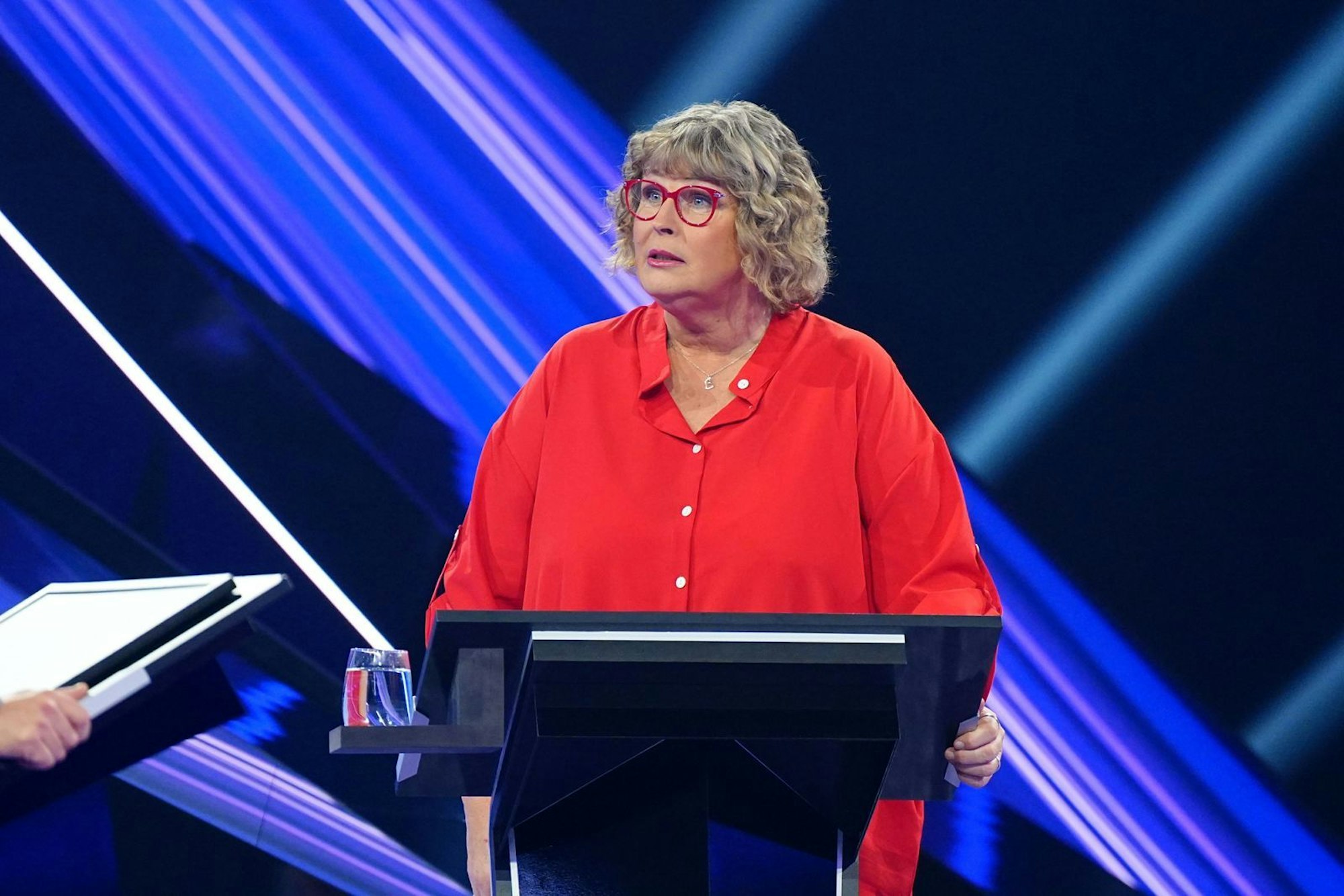 Kandidatin Iris hofft, dass sie die erste Runde übersteht. (Bild: RTL / Stefan Gregorowius)