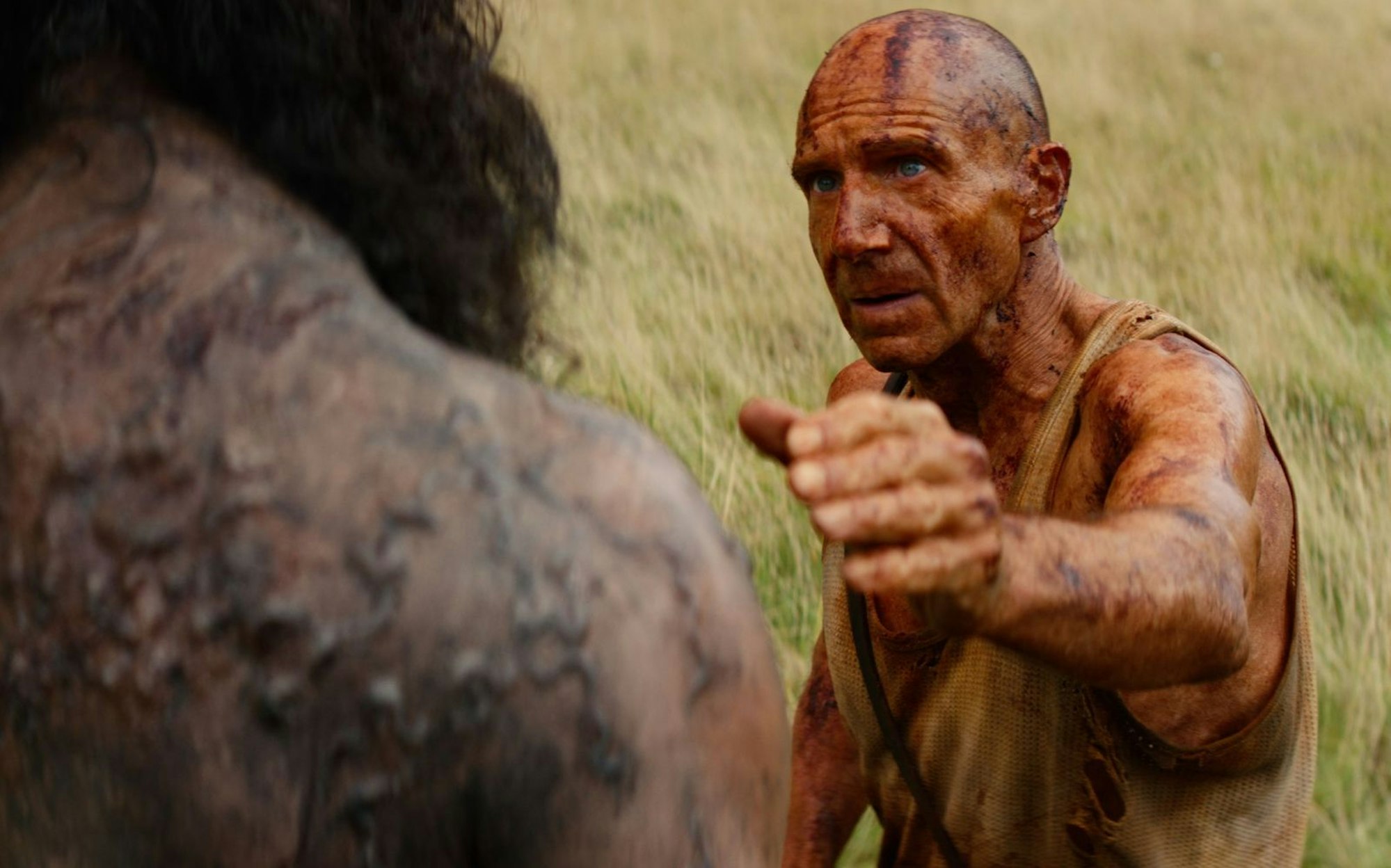 Ian Kelson (Ralph Fiennes) sucht in „28 Years Later: The Bone Temple“ weiterhin eigene Wege, mit dem „Wut-Virus“ umzugehen. (Bild: 2025 CTMG/Sony Pictures)