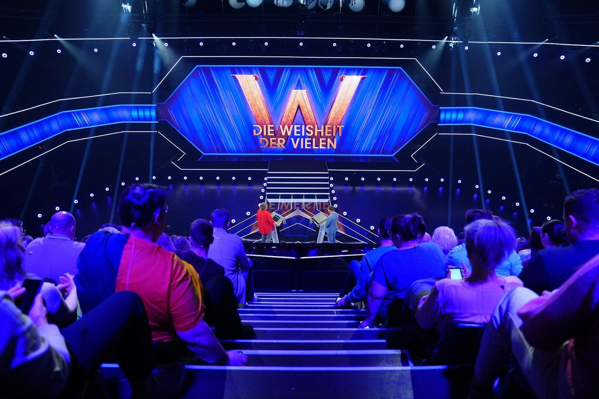 200 Gäste im Publikum treten gegen die Einzelkandidaten an. (Bild: RTL / Stefan Gregorowius)
