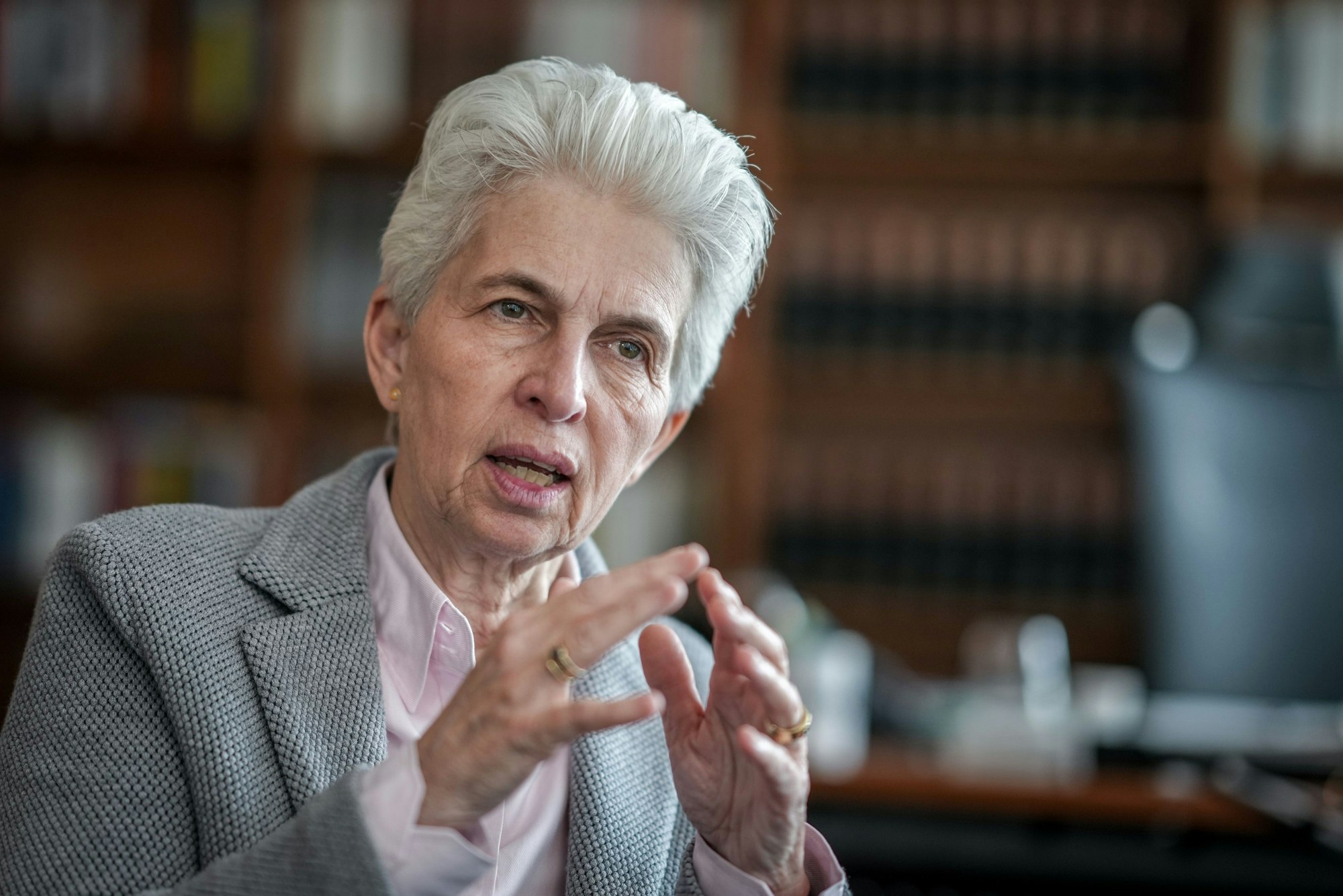 Marie-Agnes Strack-Zimmermann spricht in einem Interview mit Journalisten. (Archivbild)