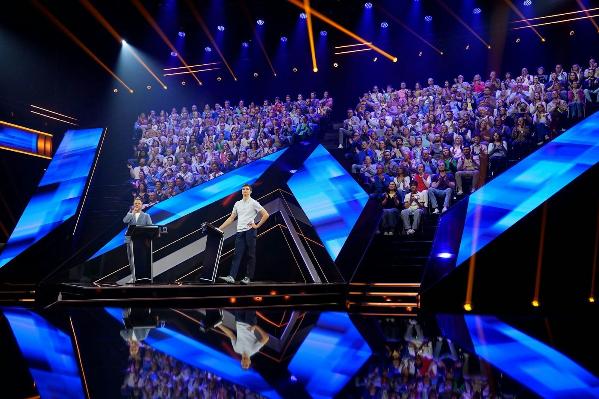 Wer weiß mehr? Die Gruppe oder ein einzelner Mensch? (Bild: RTL / Stefan Gregorowius)