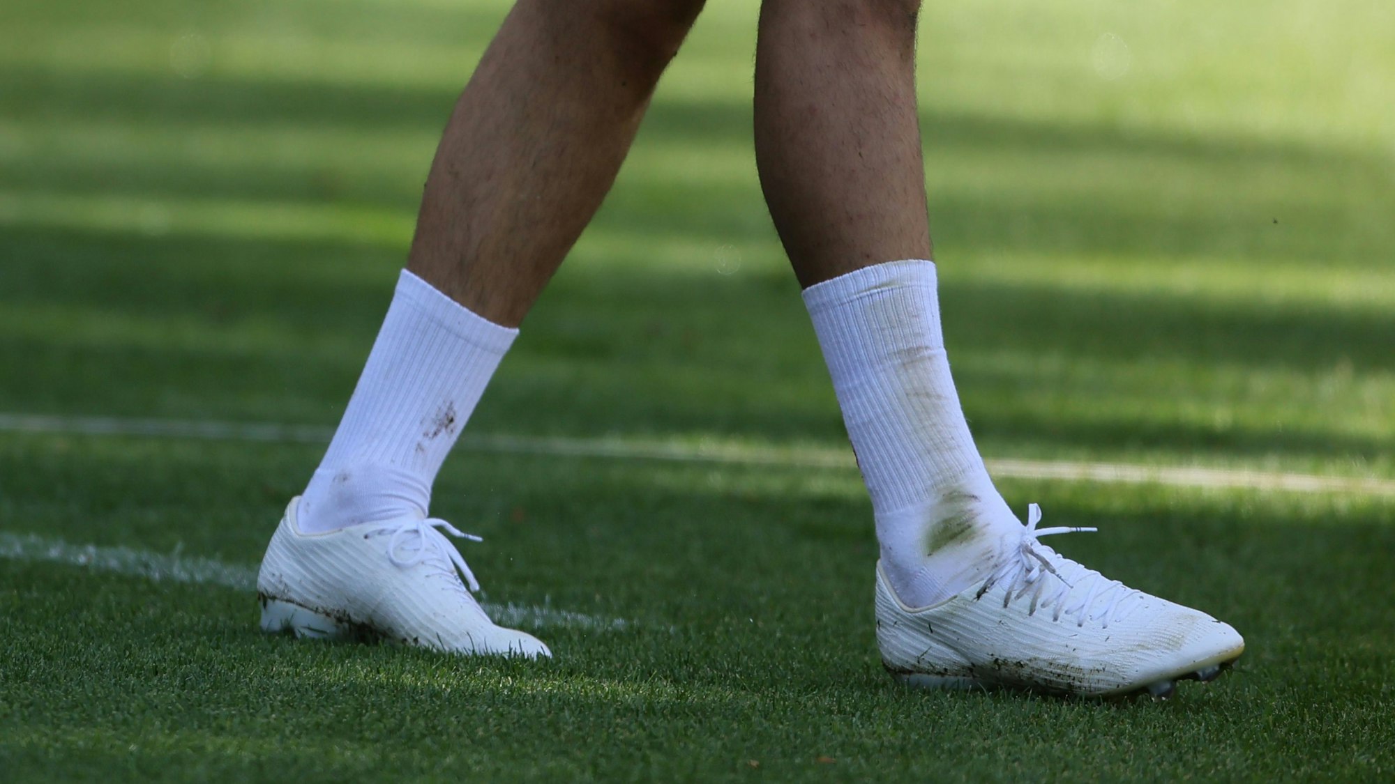 Said El Mala trägt neue Schuhe im FC-Training.