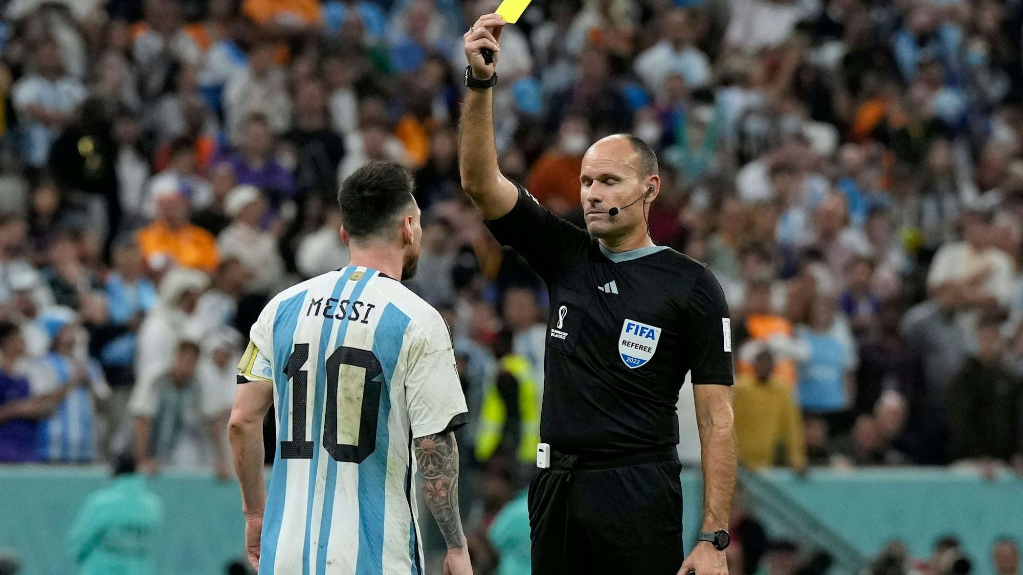 Antonio Mateu Lahoz und Lionel Messi