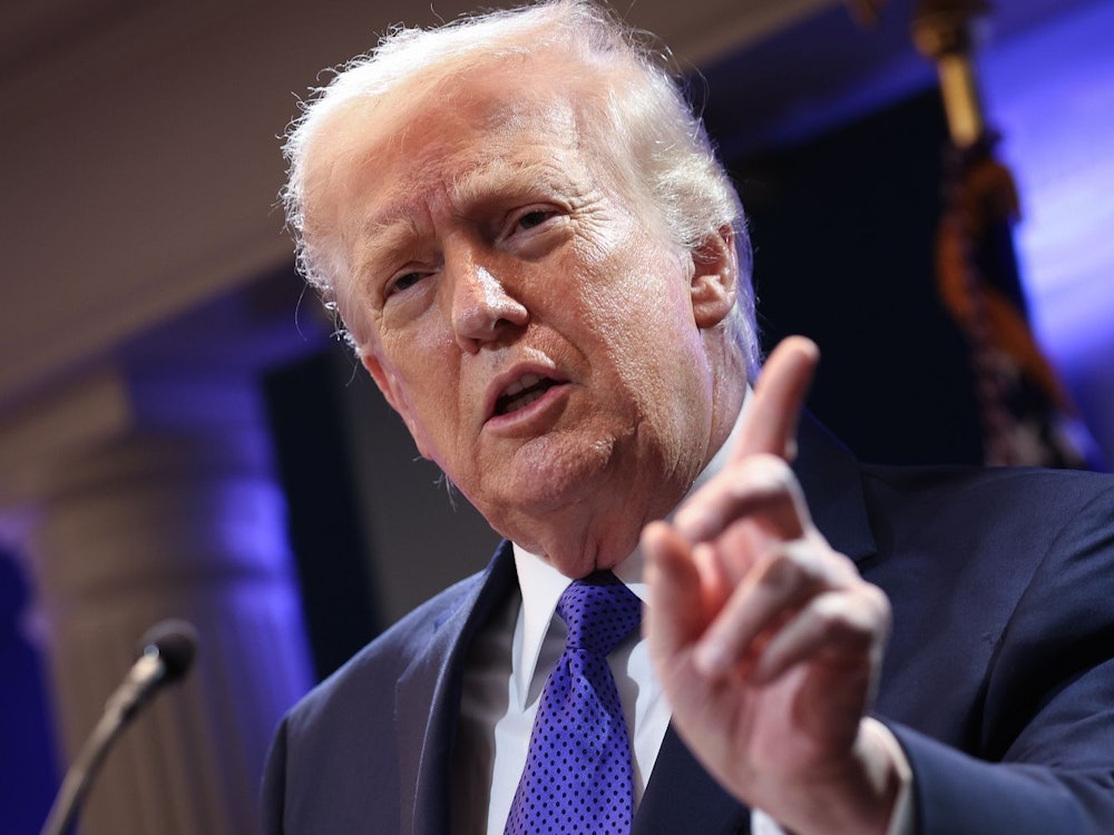 Donald Trump ist überzeugt, Jimmy Kimmel habe in seine Sendung zu Gewalt aufgerufen. Nun fordert er die Entlassung des Moderators durch den Sender ABC. (Bild: 2026 Getty Images/Kevin Dietsch)