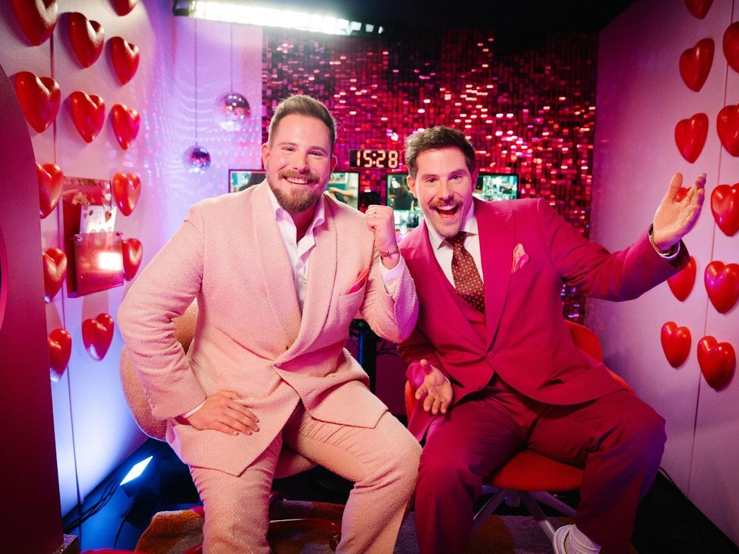 Dennis (rechts) und Benni Wolter begannen ihre Karriere auf YouTube. Jetzt sorgen sie auf ProSieben und Joyn für Fremdscham. (Bild: Joyn / Felix Görgens)