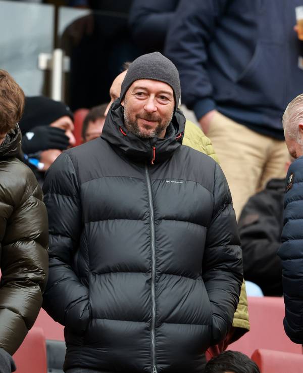 Carsten Cullmann steht im Dezember 2024 auf der Tribüne im Rhein-Energie-Stadion.