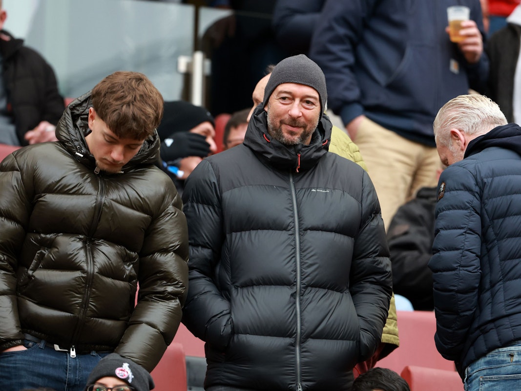 Carsten Cullmann steht im Dezember 2024 auf der Tribüne im Rhein-Energie-Stadion.