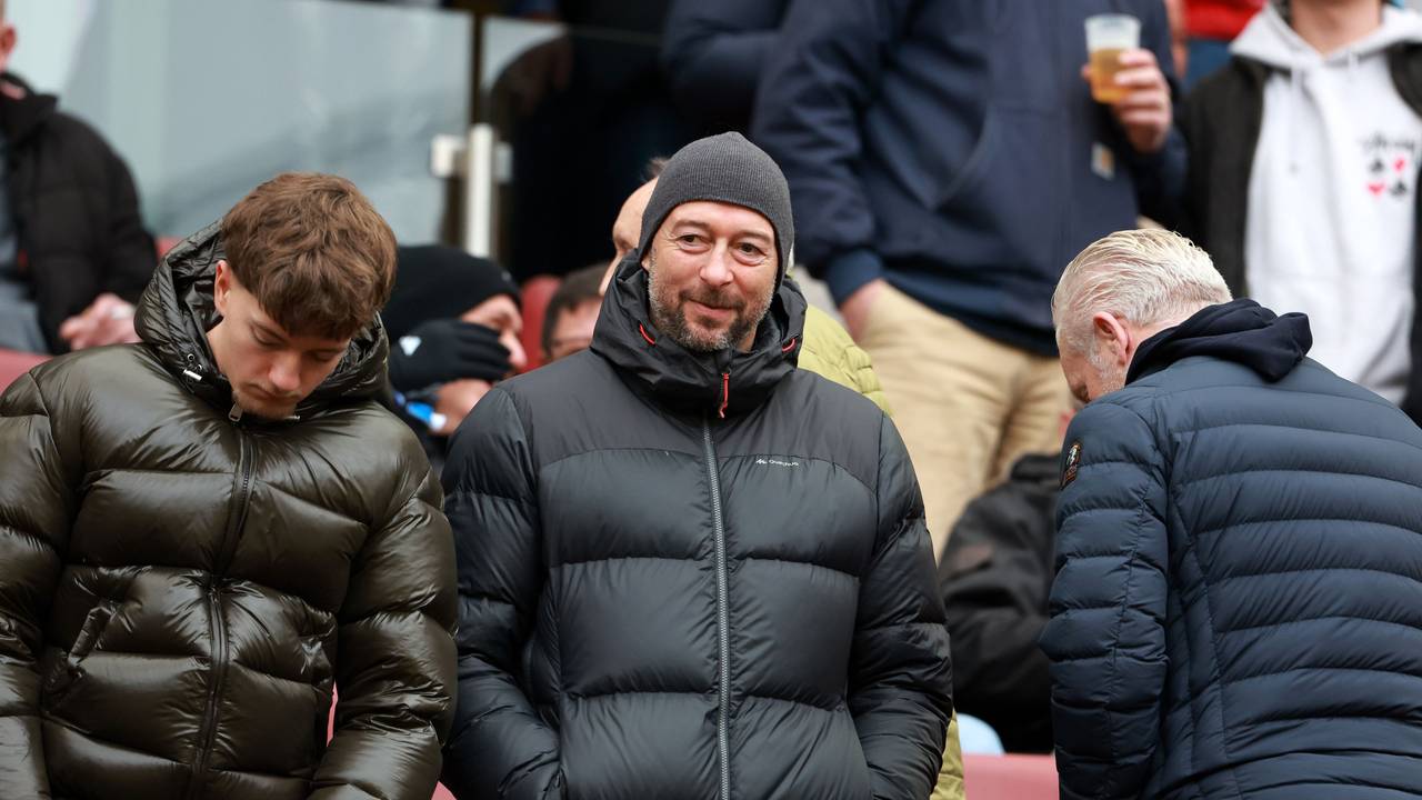 Carsten Cullmann steht im Dezember 2024 auf der Tribüne im Rhein-Energie-Stadion.