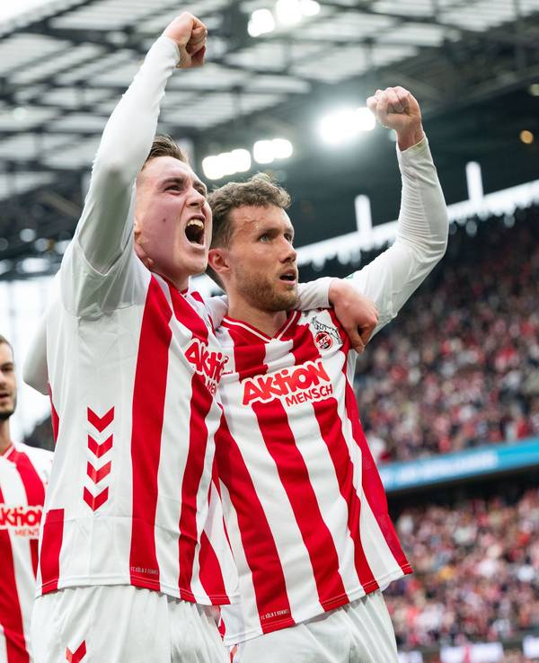 Die Spieler des 1. FC Köln jubeln in der Bundesliga.