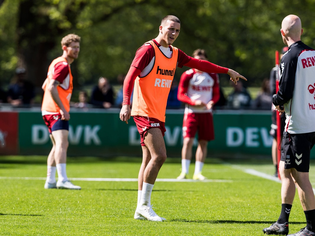 Said El Mala und René Wagner diskutieren im Training.