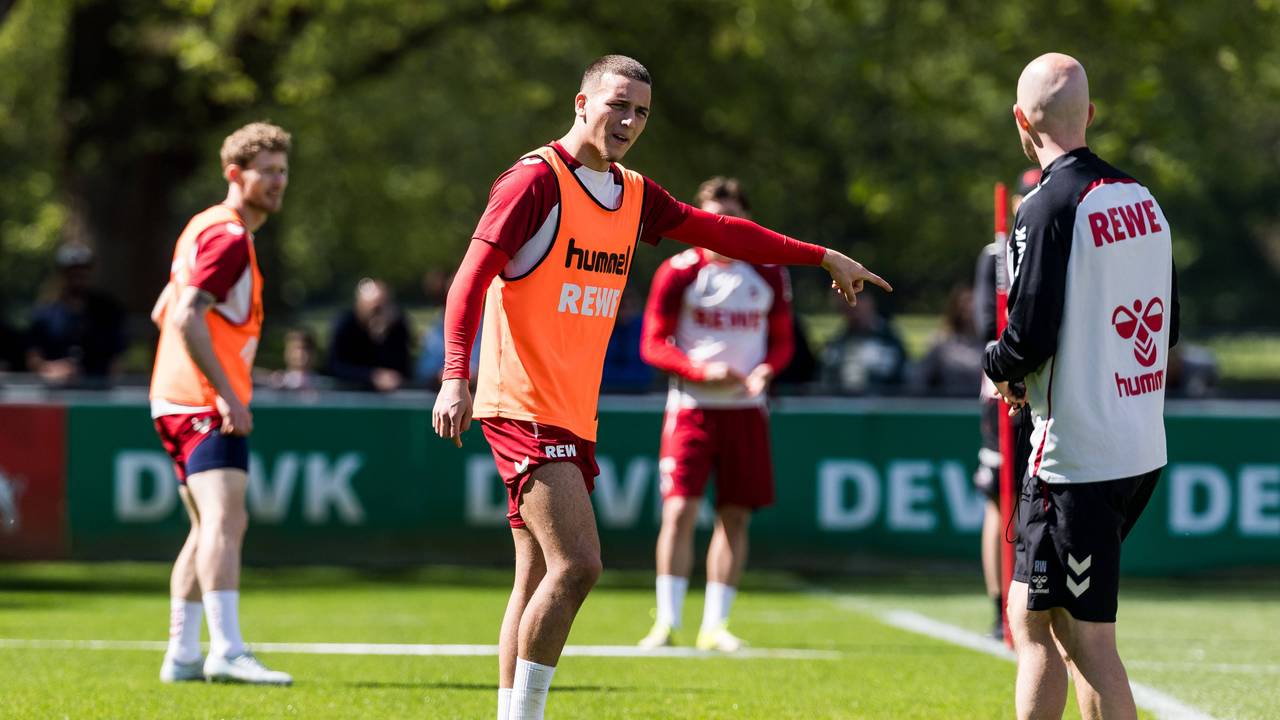 Said El Mala und René Wagner diskutieren im Training.