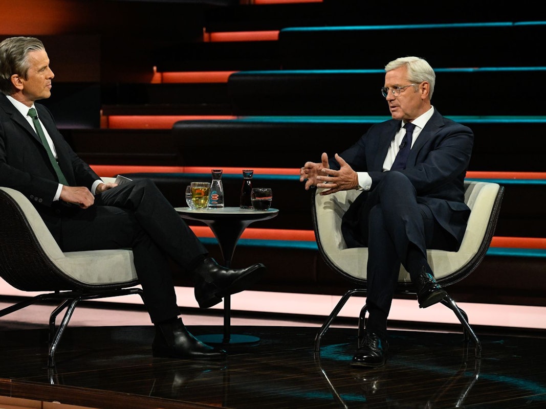 Während von massiven Spannungen innerhalb der schwarz-roten Koalition berichtet wird, wollte CDU-Politiker Norbert Röttgen (rechts) bei „Markus Lanz“ davon nichts wissen. (Bild: ZDF/ Markus Hertrich)