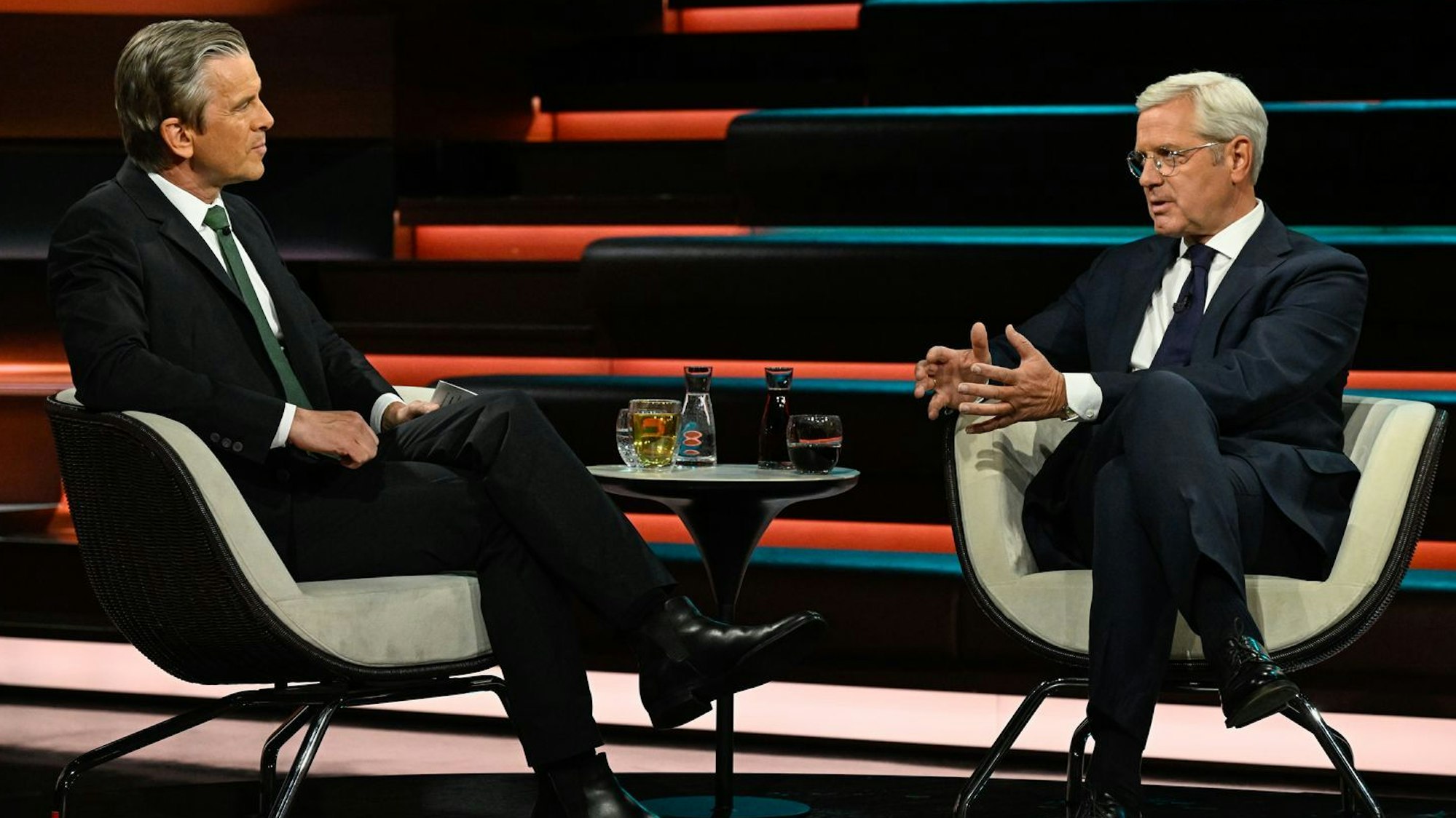 Während von massiven Spannungen innerhalb der schwarz-roten Koalition berichtet wird, wollte CDU-Politiker Norbert Röttgen (rechts) bei „Markus Lanz“ davon nichts wissen. (Bild: ZDF/ Markus Hertrich)