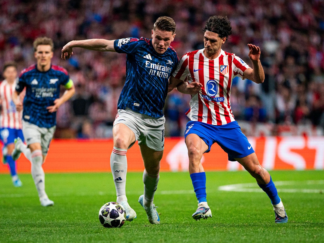Victor Gyökeres (l.) und Johnny Cardoso im Zweikampf um den Ball