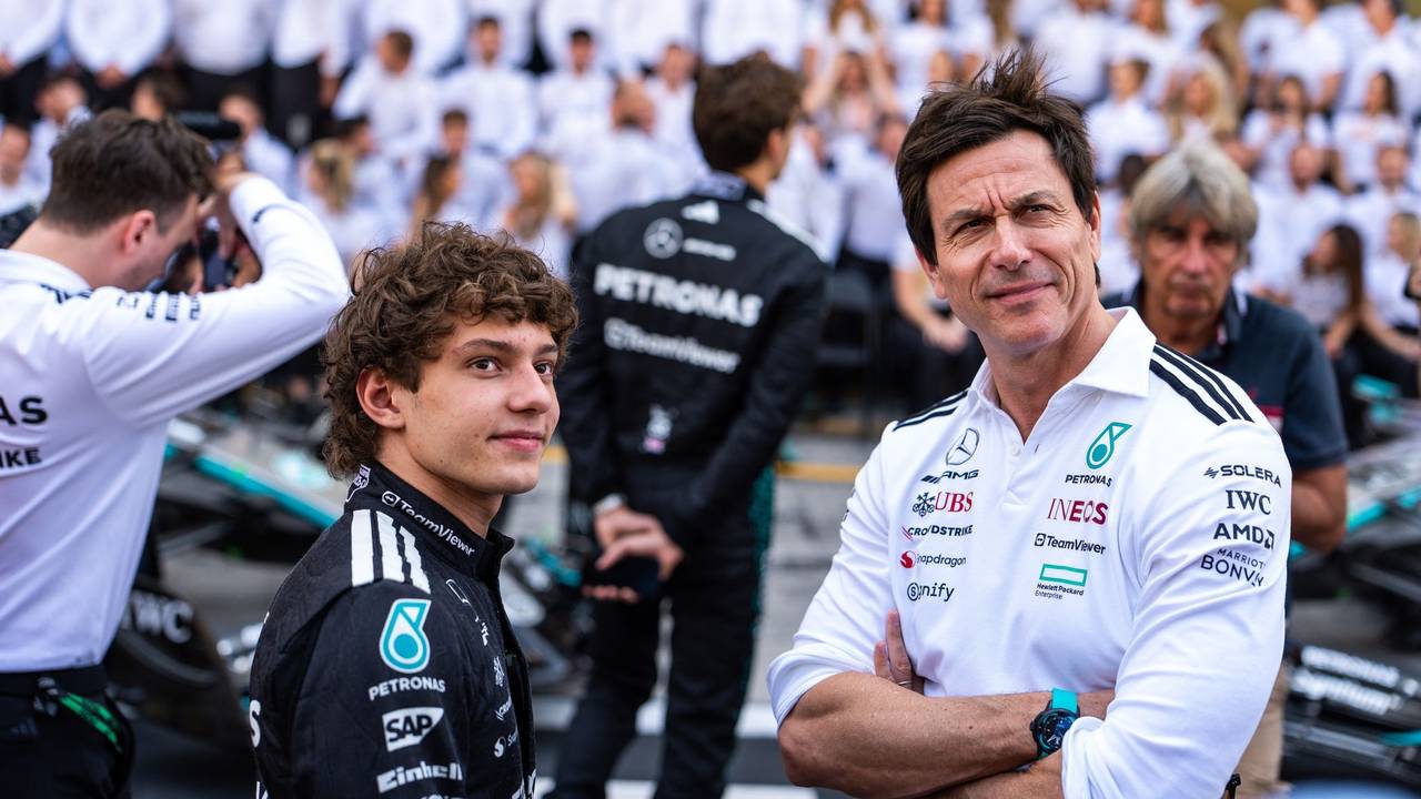 Kimi Antonelli und Toto Wolff
