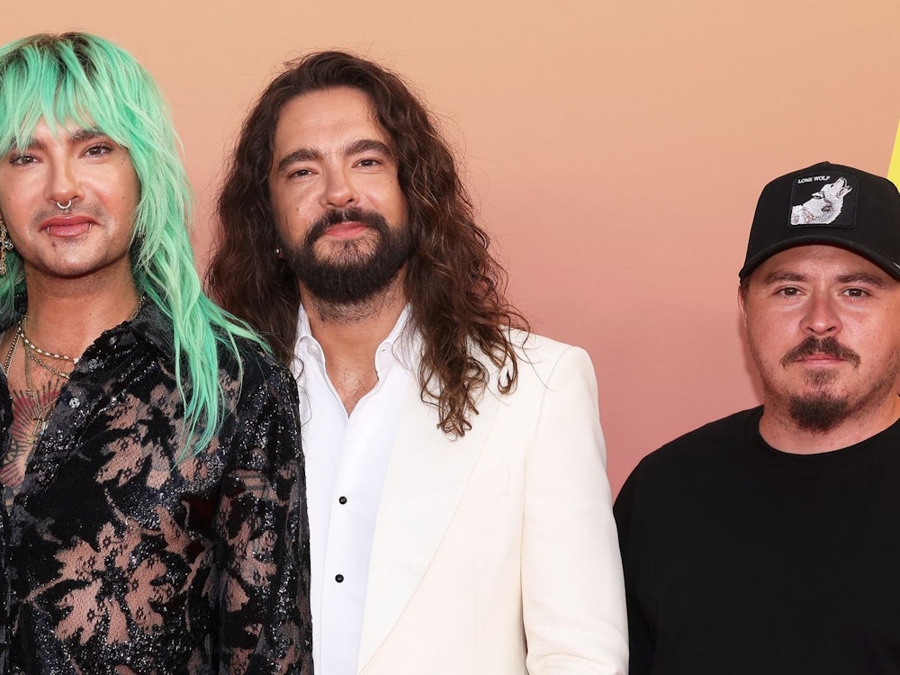 Tokio-Hotel-Schlagzeuger Gustav Schäfer (rechts) nimmt derzeit am RTL-Tanzwettbewerb „Let's Dance“ teil. Seine Bandkollegen Bill (links) und Tom Kaulitz verfolgen die Sendung nicht. (Bild: 2025 Getty Images/Gerald Matzka)