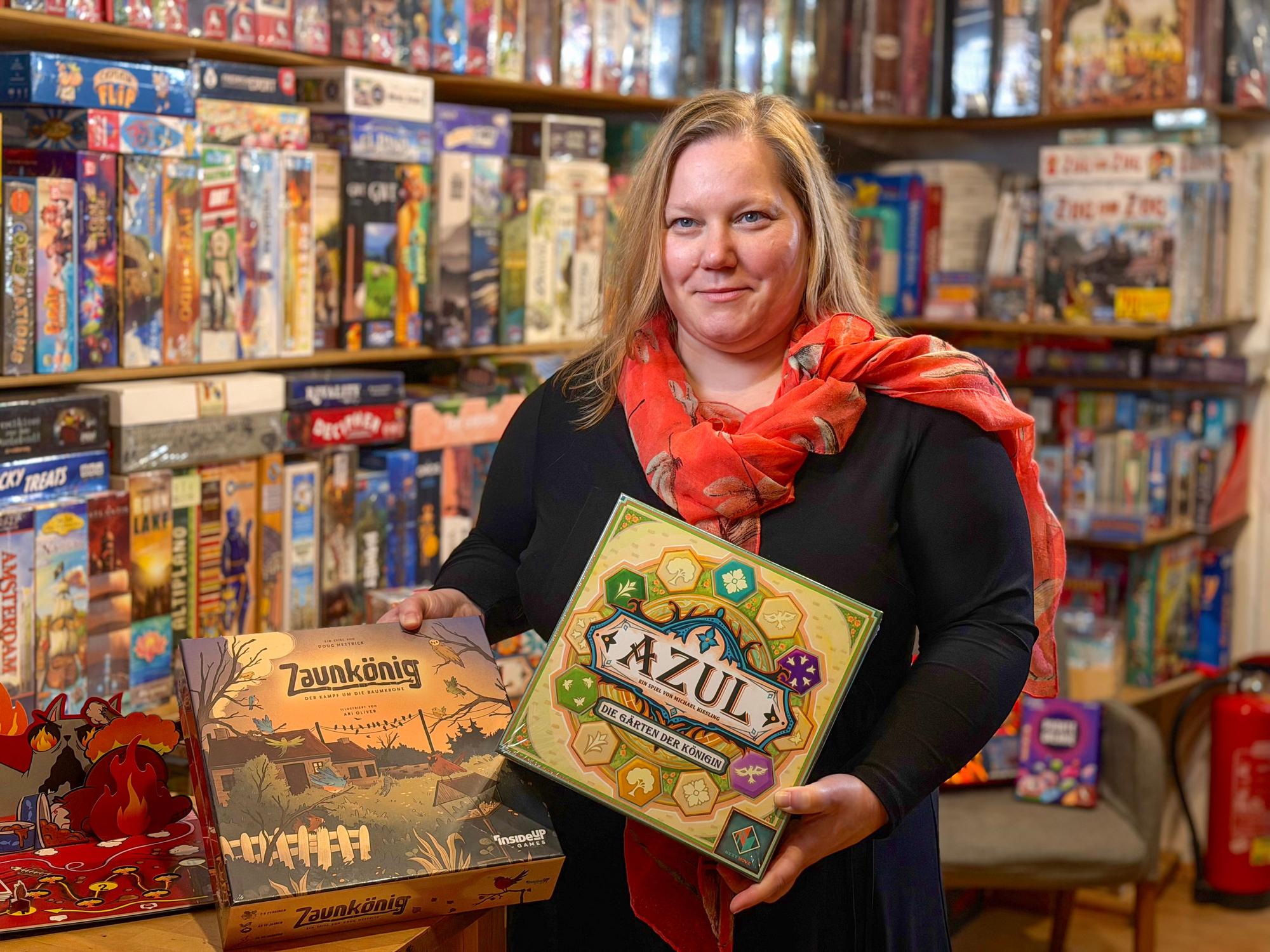 Nadine Pick präsentiert Spiele.