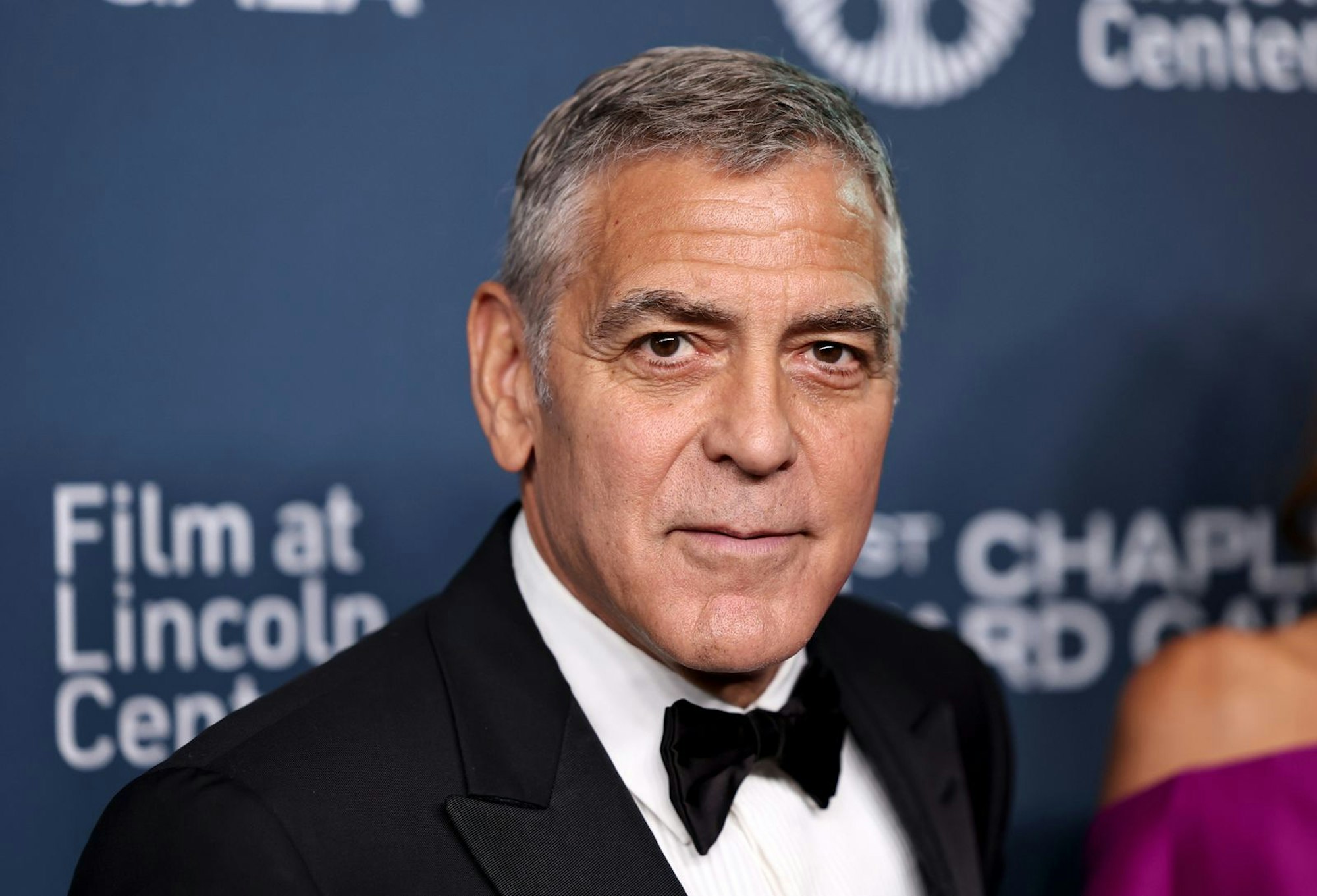 Schauspieler George Clooney hat angekündigt, sich künftig verstärkt auf Projekte abseits der Kameras zu konzentrieren. (Bild: 2026 Getty Images/Jamie McCarthy)