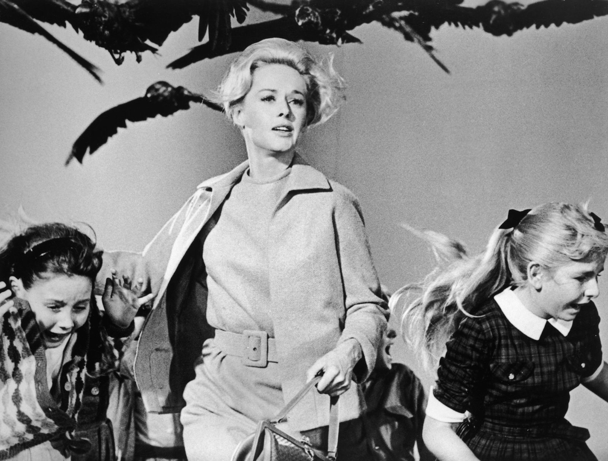 Alfred Hitchcock hatte eine fast schon krankhafte Vorliebe für blonde Frauen. Vor allem von Tippi Hedren war er besessen - er engagierte die Schauspielerin für „Die Vögel“ (Bild) und „Marnie“. (Bild: Universal Studios/Getty Images)