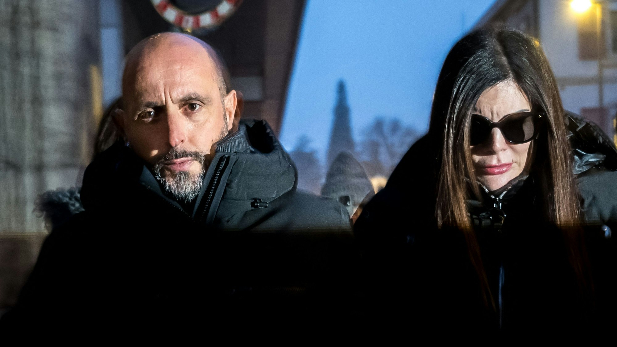 Die Französin Jessica Moretti neben dem Betreiber der Bar in Crans-Montana, Jacques Moretti, im Januar 2026.