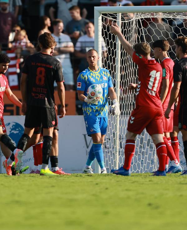 Spielszene im Duell zwischen dem 1. FC Köln und Fortuna Köln.