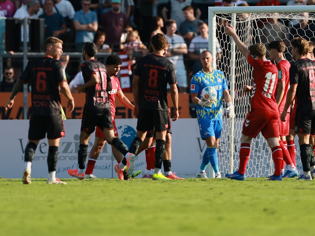 Spielszene im Duell zwischen dem 1. FC Köln und Fortuna Köln.