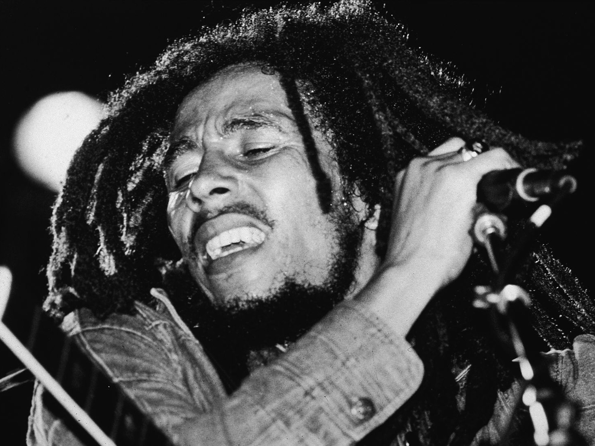 Zwölf Kinder wurden von Bob Marley offiziell anerkannt, darunter elf leibliche und ein adoptiertes. Gerüchten zufolge soll Marley jedoch insgesamt zwischen 22 und 46 Söhne und Töchter gezeugt haben. (Bild: Express Newspapers/Getty Images)