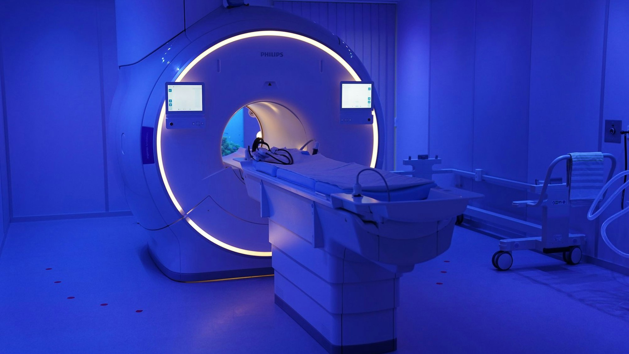 Blick auf Kernspintomograf in der Magnetresonanztomografie (MRT)