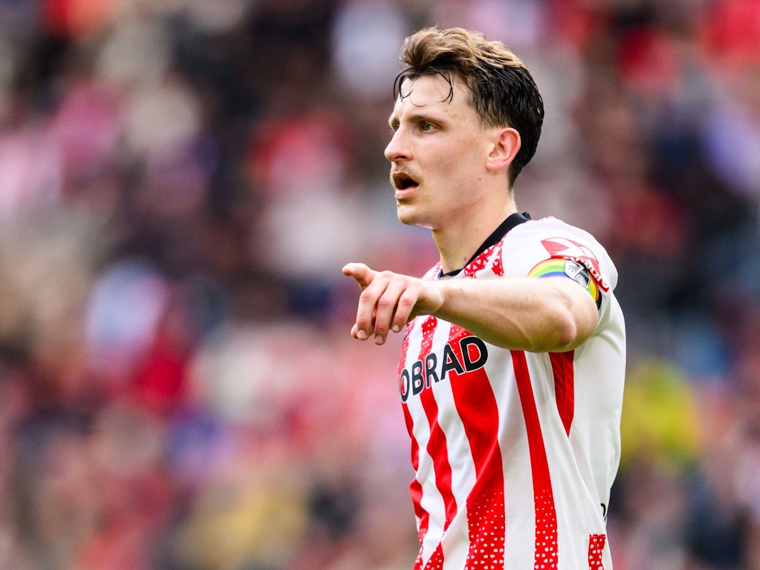 Maximilian Eggestein gibt Anweisungen auf dem Platz.