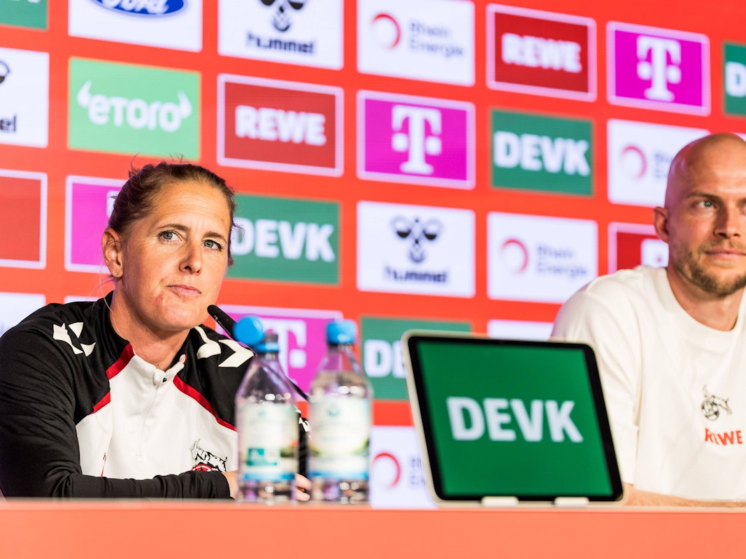 Frauen-Trainerin Britta Carlson und Männer-Coach René Wagner bei der Pressekonferenz des 1. FC Köln.
