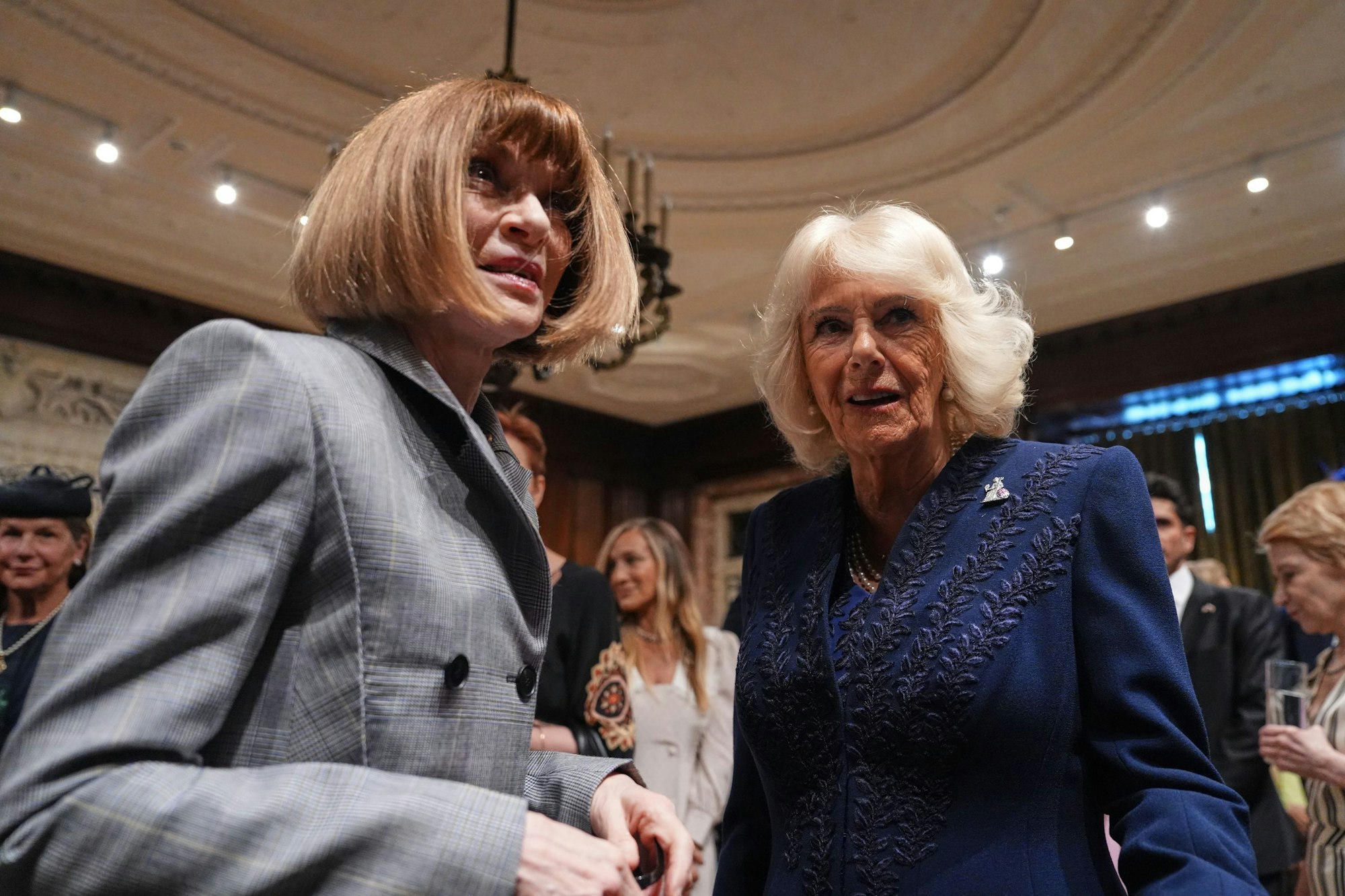 Königin Camilla (r) traf auch Ex-„Vogue“-Chefin Anna Wintour.