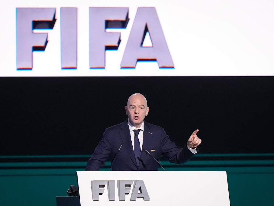 Gianni Infantino hält eine Rede