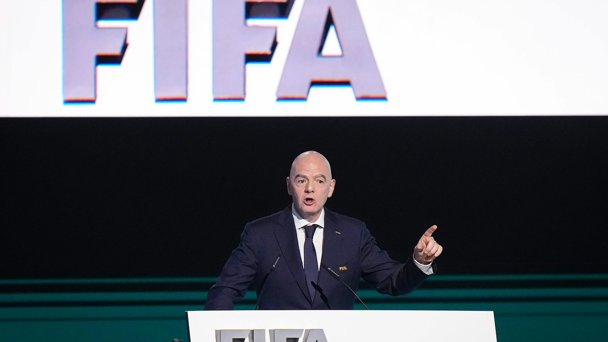 Gianni Infantino hält eine Rede