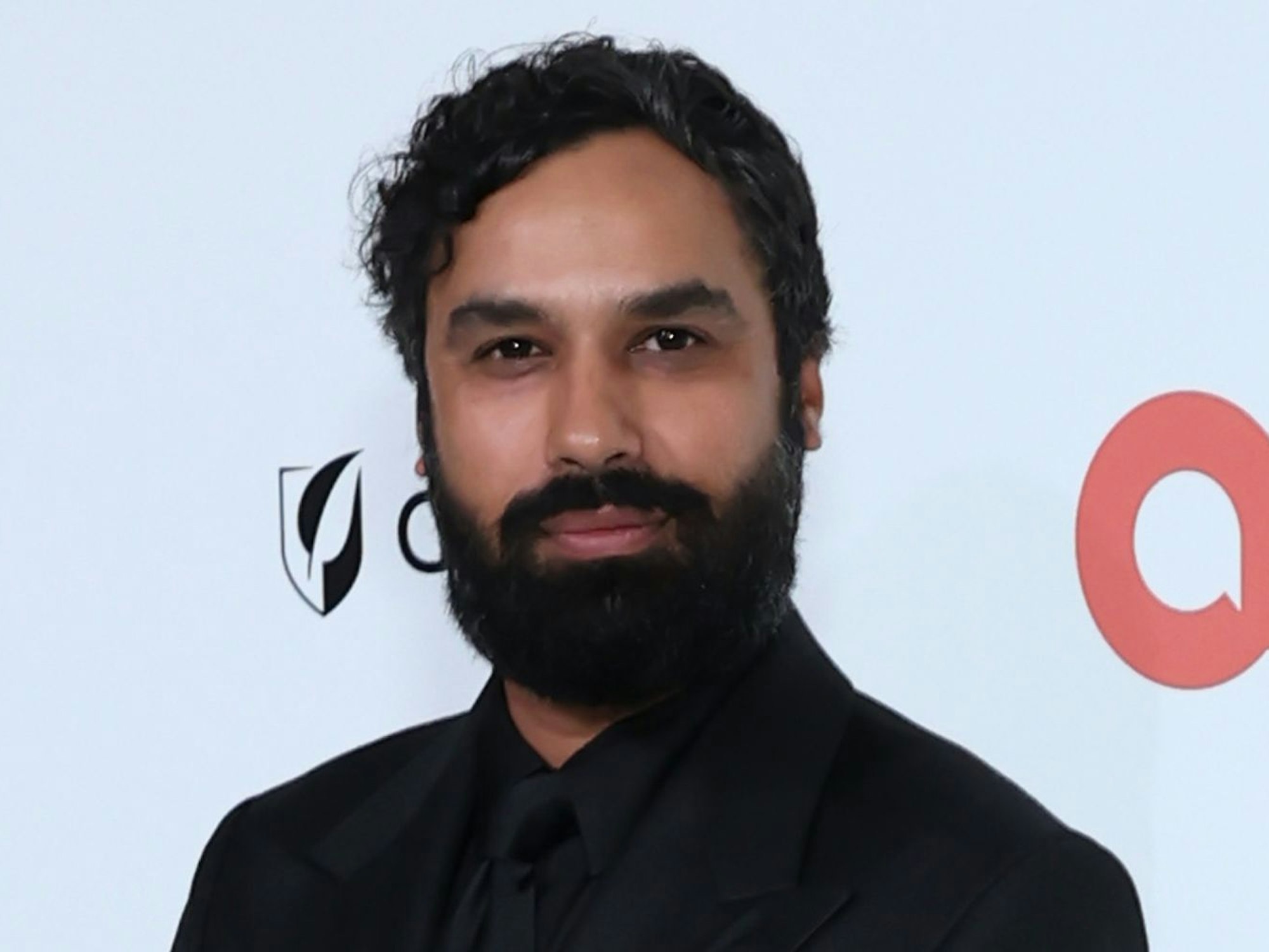 „Big Bang Theory“-Star Kuna Nayyar feiert am 30. April seinen 45. Geburtstag. (Bild: Leon Bennett/Getty Images for Elton John AIDS Foundation)