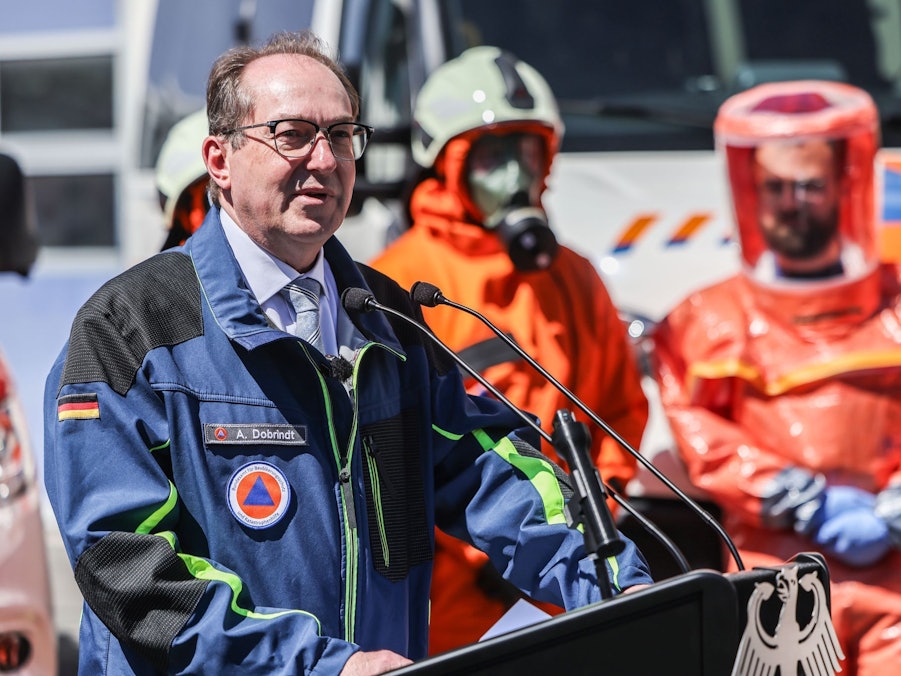 Bundesinnenminister Dobrindt besucht Zivilschutz-Behörden